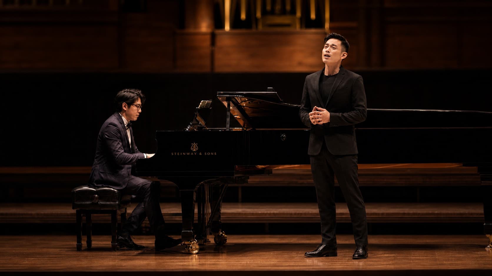 Vox Sacra Duo on stage. Wayne Teo at Steinway, Alvin Tan singing.